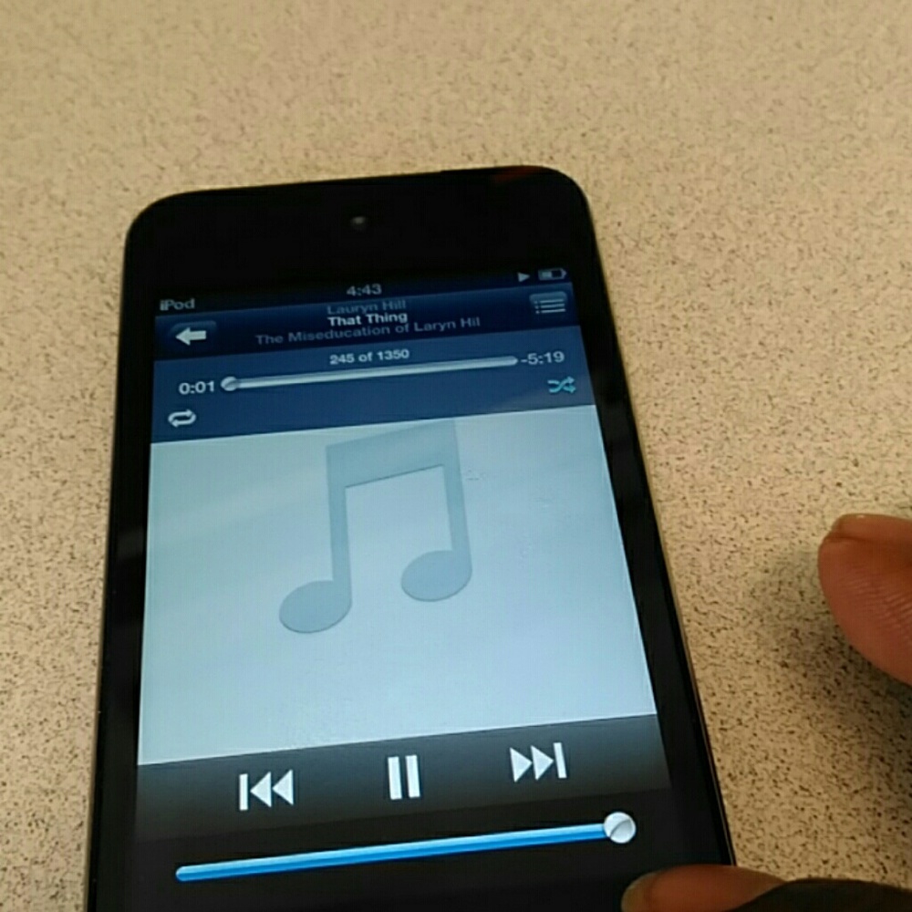 IPod - Picture 4 of 4